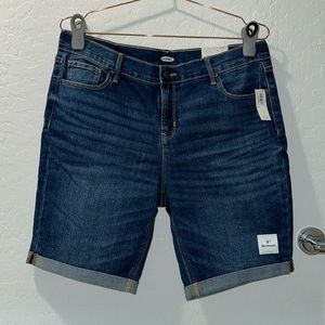 Old Navy Bermuda shorts (9 inch inseam). New with tags.